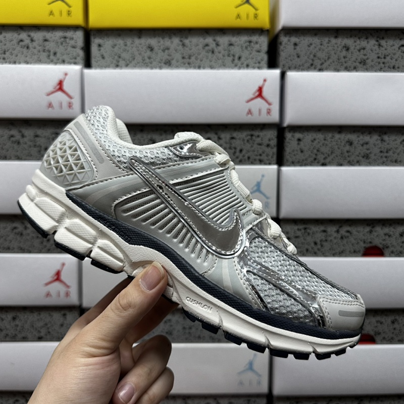 NIKE VOMERO 5 (26)