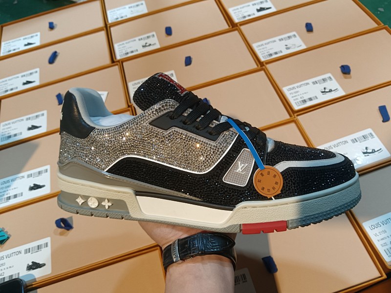 LOUIS VUITTON 1V Trainer Black Grey