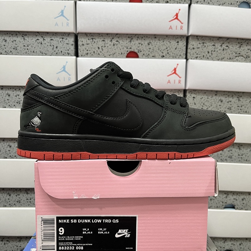 Nike SB Dunk Low TRD QS "Black Pigeon"