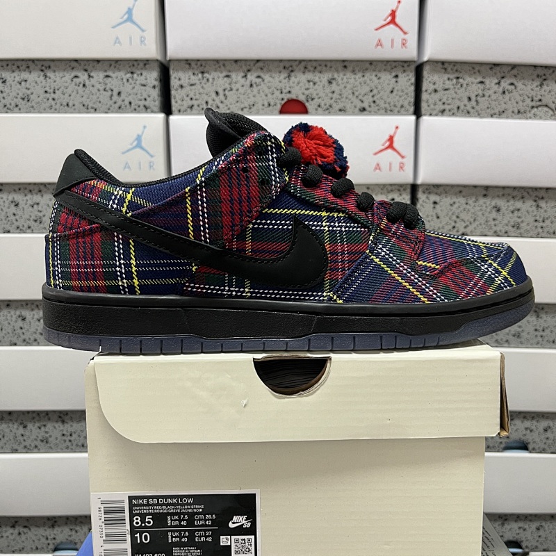 Nike SB Dunk Low Plaid