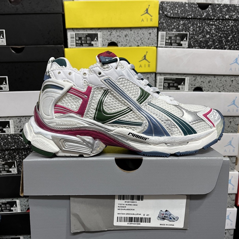 BALENCIAGA RUNNER (7.5)