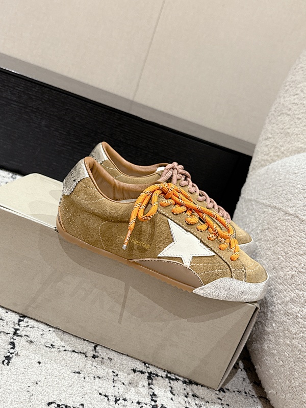 GOLDEN GOOSE (51)