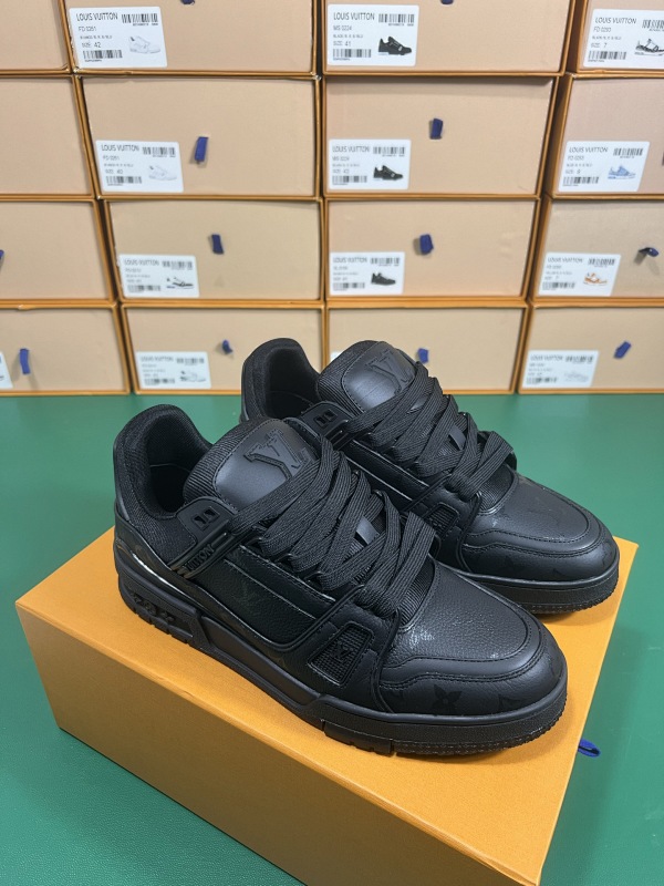 LOUIS VUITTON 1V Trainer Black