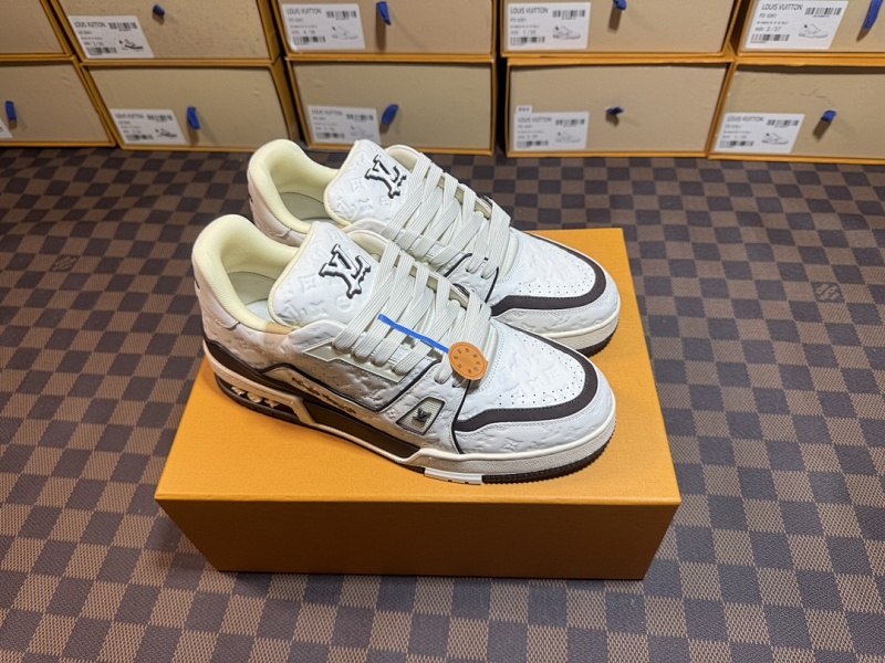 LOUIS VUITTON 1V Trainer (62)