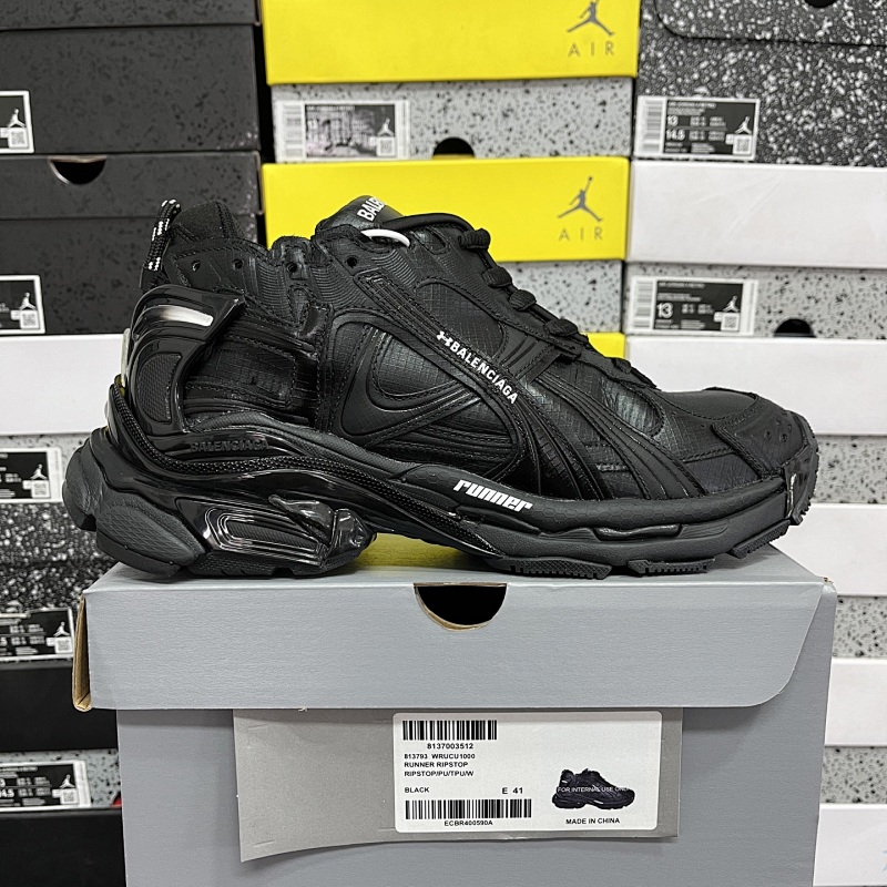 BALENCIAGA RUNNER (7.5) (2)