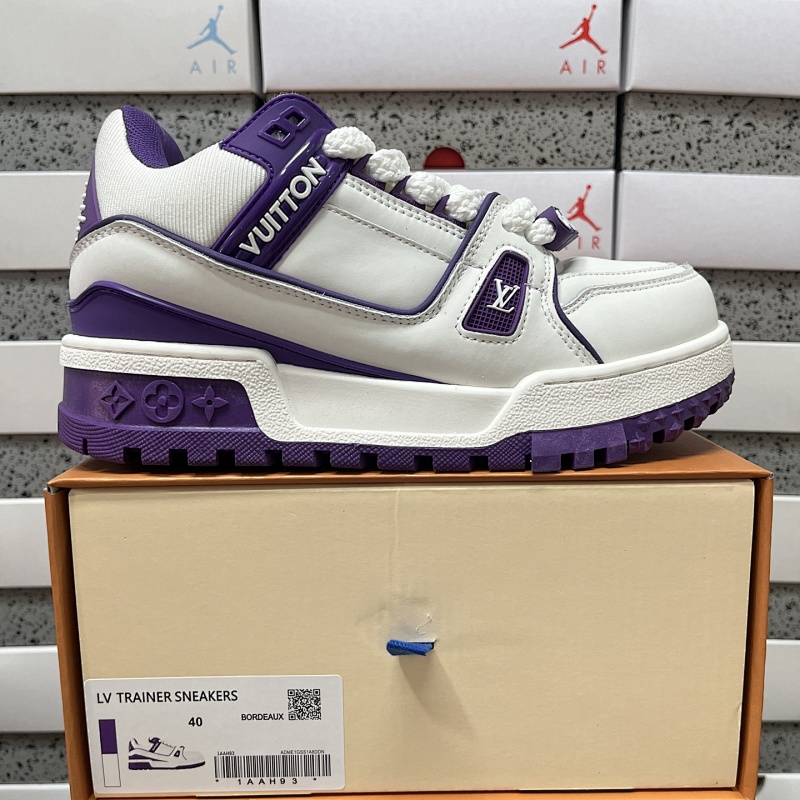 LOUIS VUITTON LV Trainer Sneakers (6)