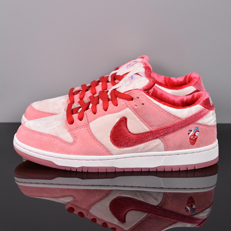 NIKE Dunk Low Pink Velvet