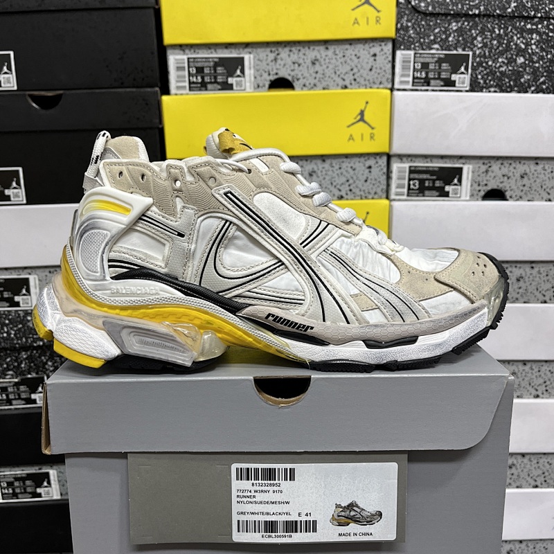 BALENCIAGA RUNNER (7.5) (28)