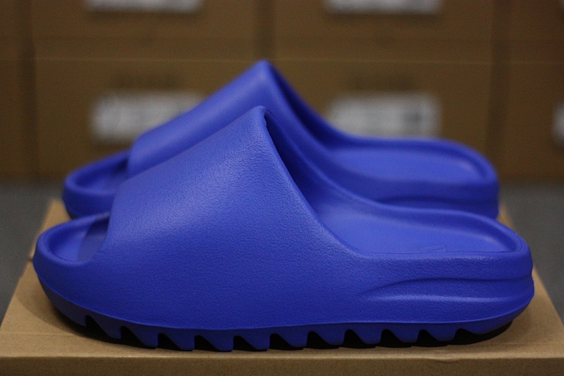 YEEZY SLIDE Blue