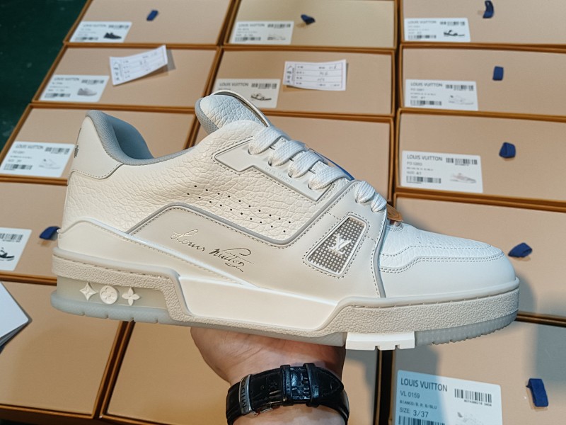 LOUIS VUITTON 1V Trainer (55)