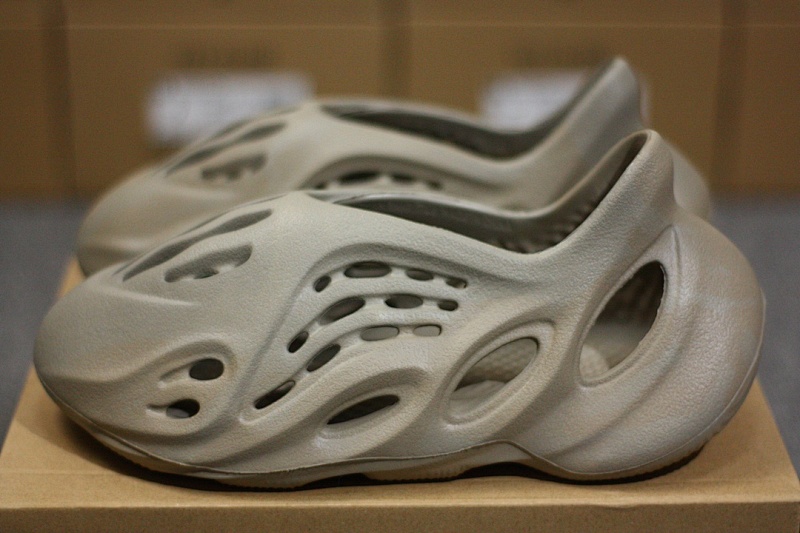 YEEZY Foam RNNR (6)