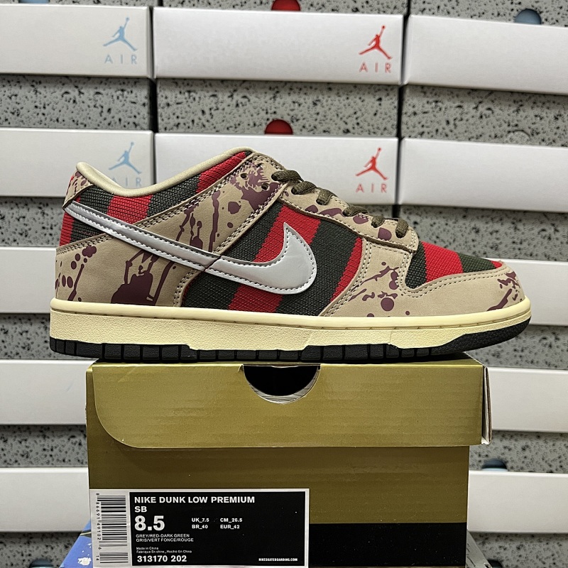 NIKE Dunk Low Premium "Street Fighter"