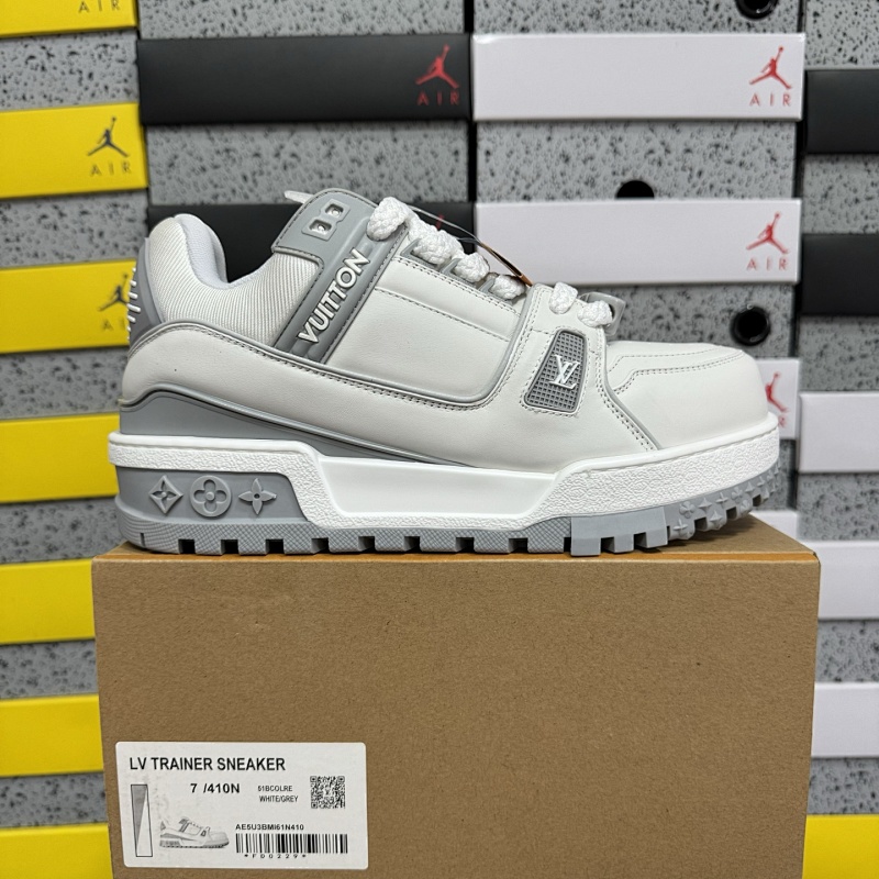 LOUIS VUITTON LV Trainer Sneaker (24)