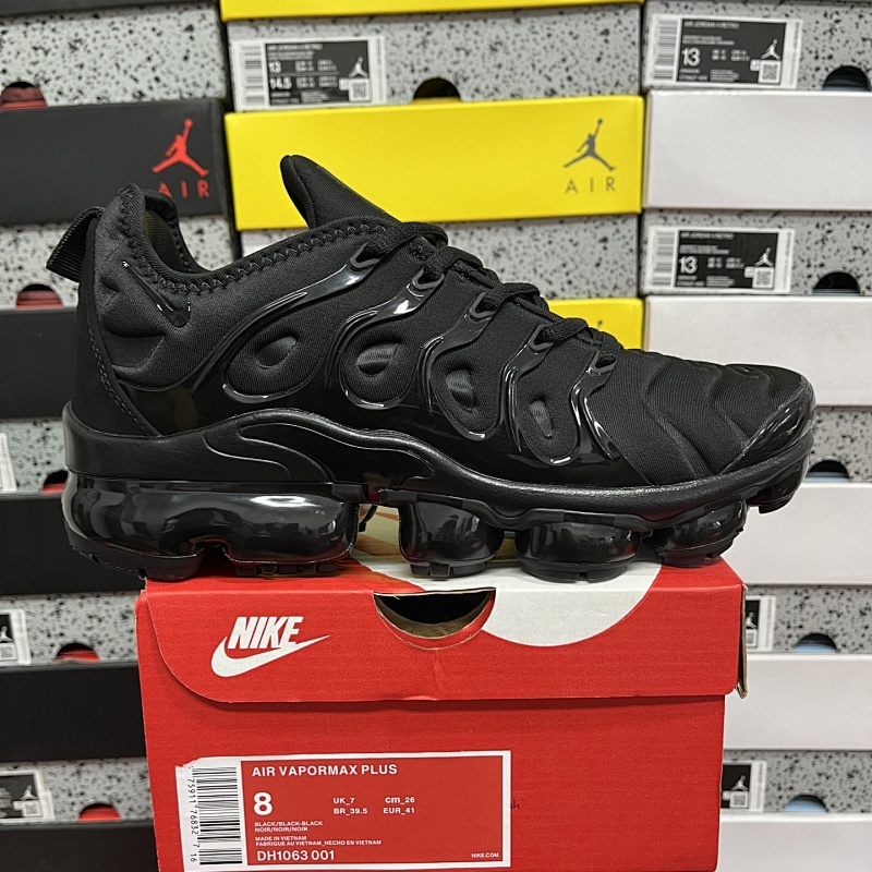 NIKE VAPORMAX PLUS (22)