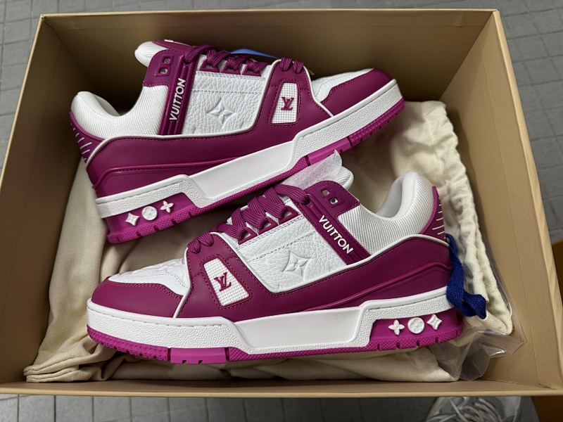 LOUIS VUITTON 1V Trainer (10)