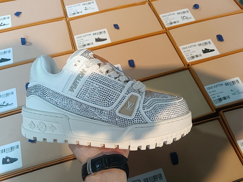LOUIS VUITTON Trainer Maxi (3)