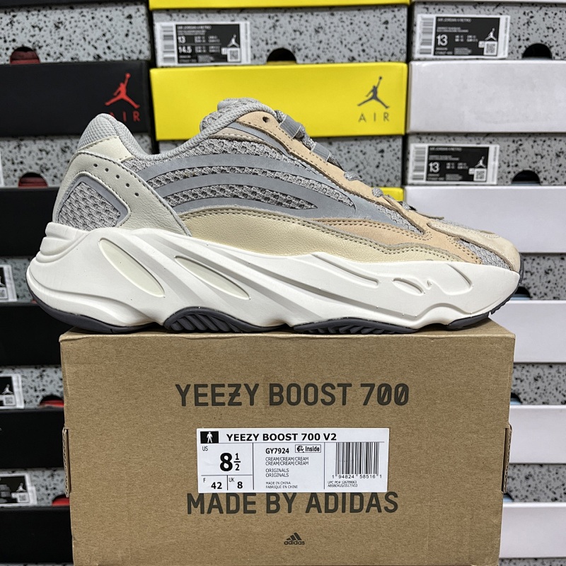 YEEZY Boost 700 V2 (2)