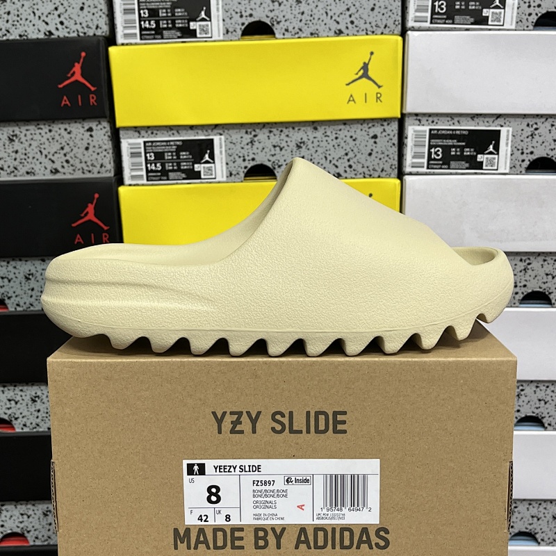 YEEZY SLIDE (28)