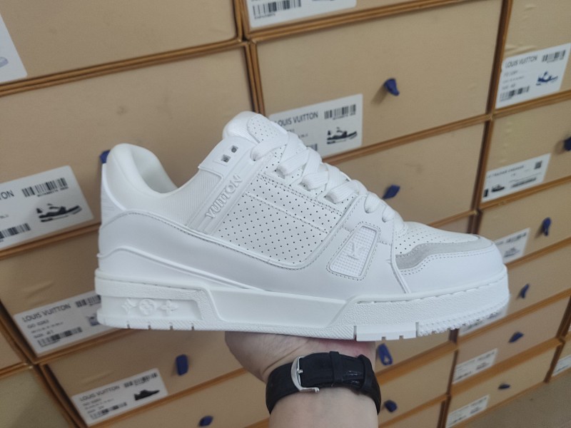 LOUIS VUITTON 1V Trainer (13)