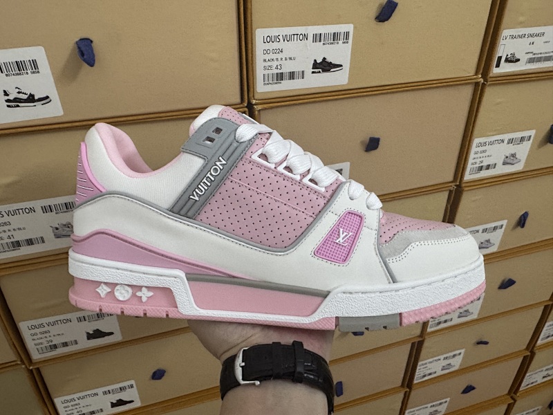 LOUIS VUITTON Foshan Batch 1V Trainer (4)