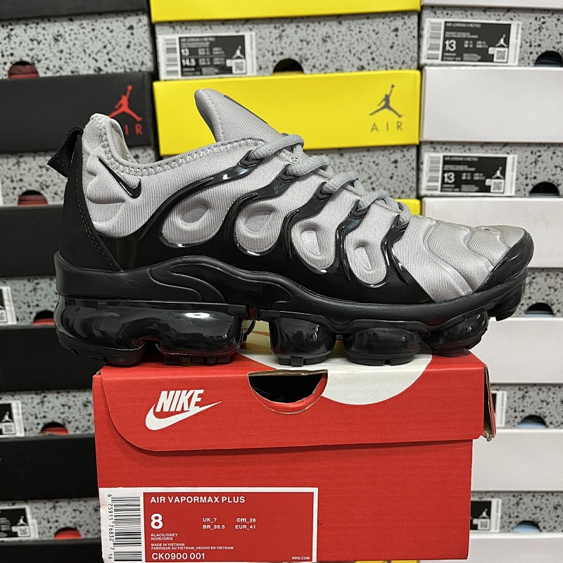 NIKE VAPORMAX PLUS (26)