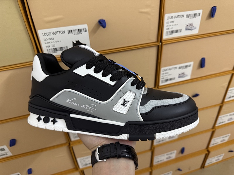 LOUIS VUITTON 1V Trainer (27)