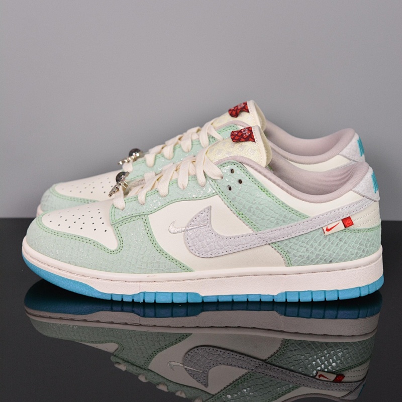 NIKE Dunk Low 'Pine Green'