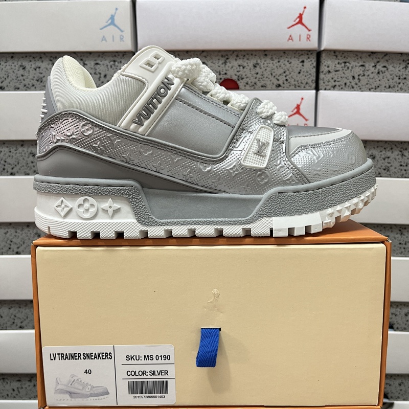 LOUIS VUITTON LV Trainer Sneakers (7)