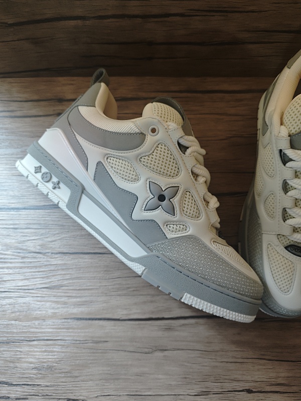 LOUIS VUITTON TRAINER (121)