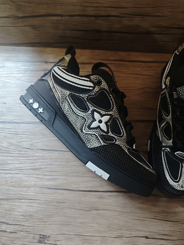 LOUIS VUITTON TRAINER (131)