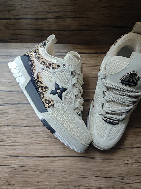 LOUIS VUITTON TRAINER (122)