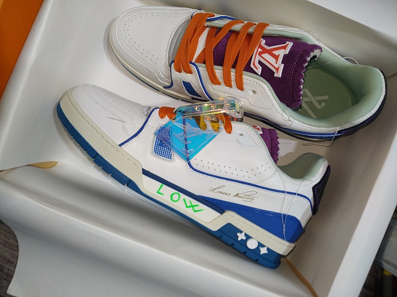 LOUIS VUITTON TRAINER (80)