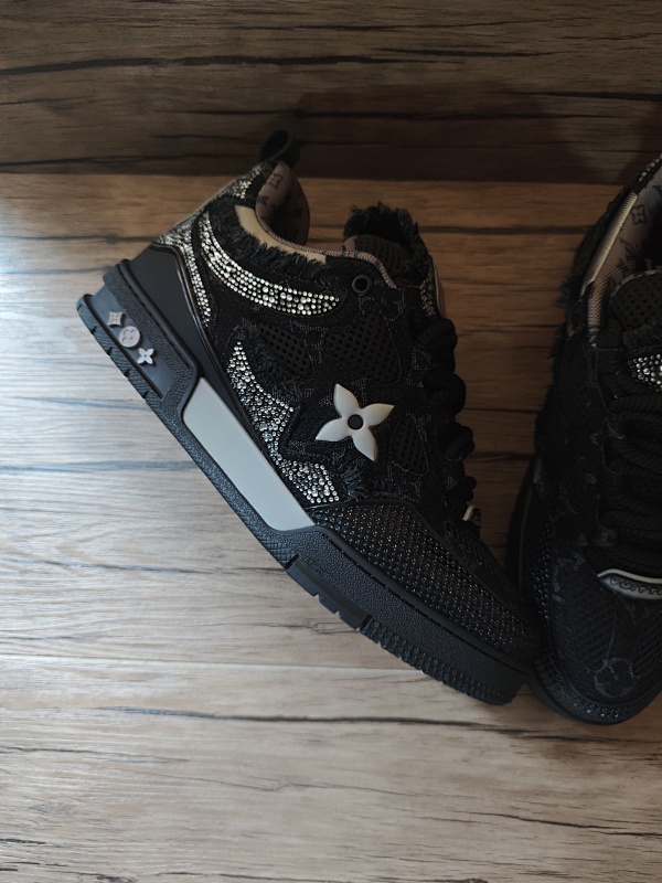 LOUIS VUITTON TRAINER (130)