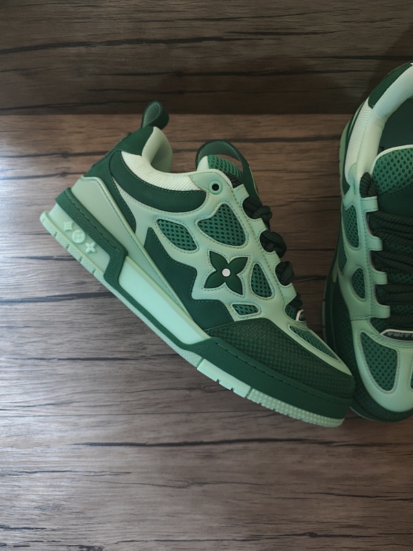 LOUIS VUITTON TRAINER (124)